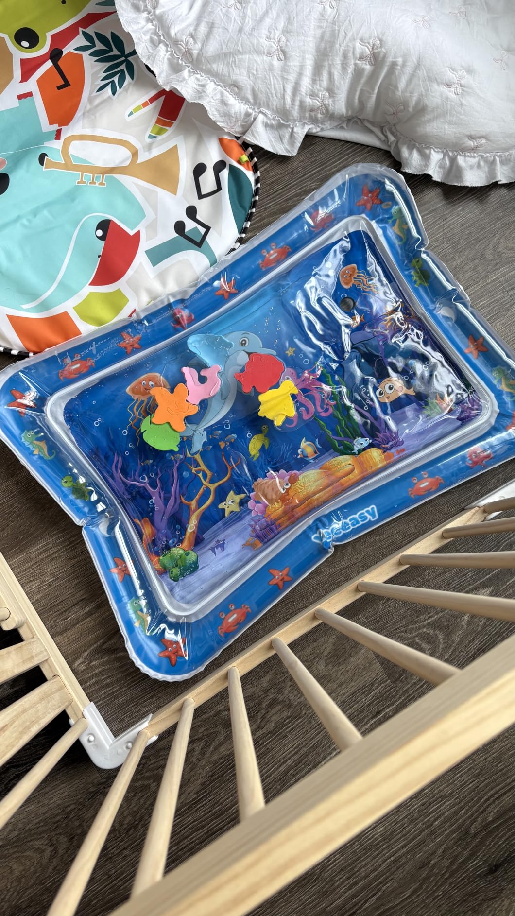 Alfombra sensorial de agua para bebés