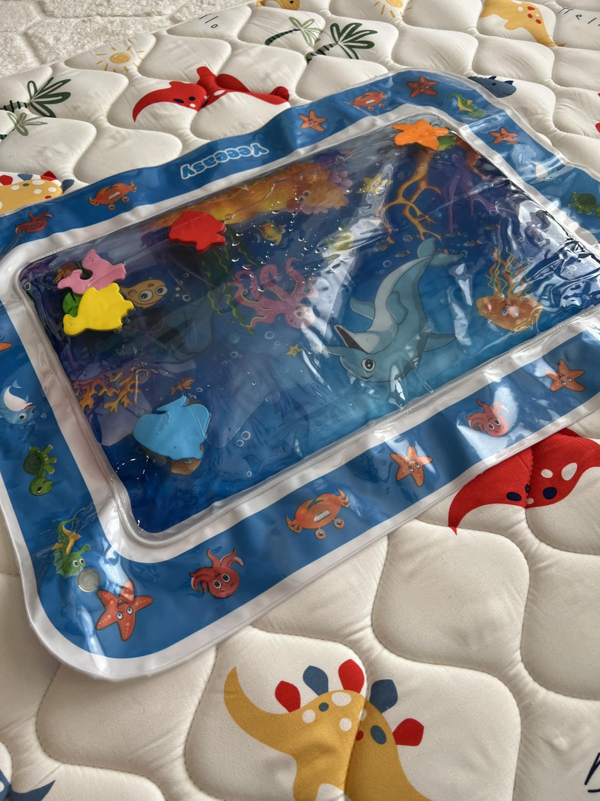 Alfombra sensorial de agua para bebés